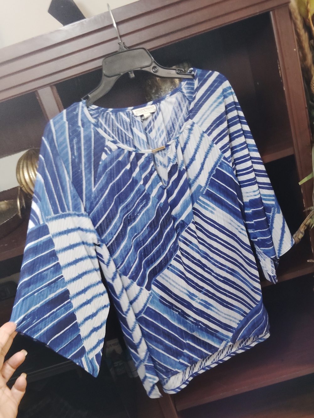 Dana Buchman Blue and White Striped Pattern Blouse
